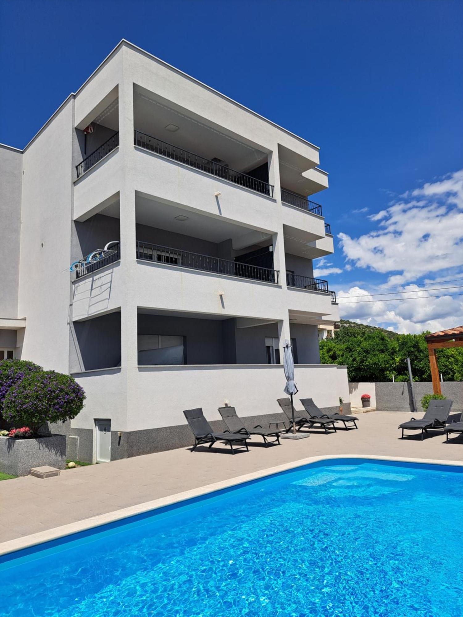Villa Apartment Aa 2 Trogir Extérieur photo