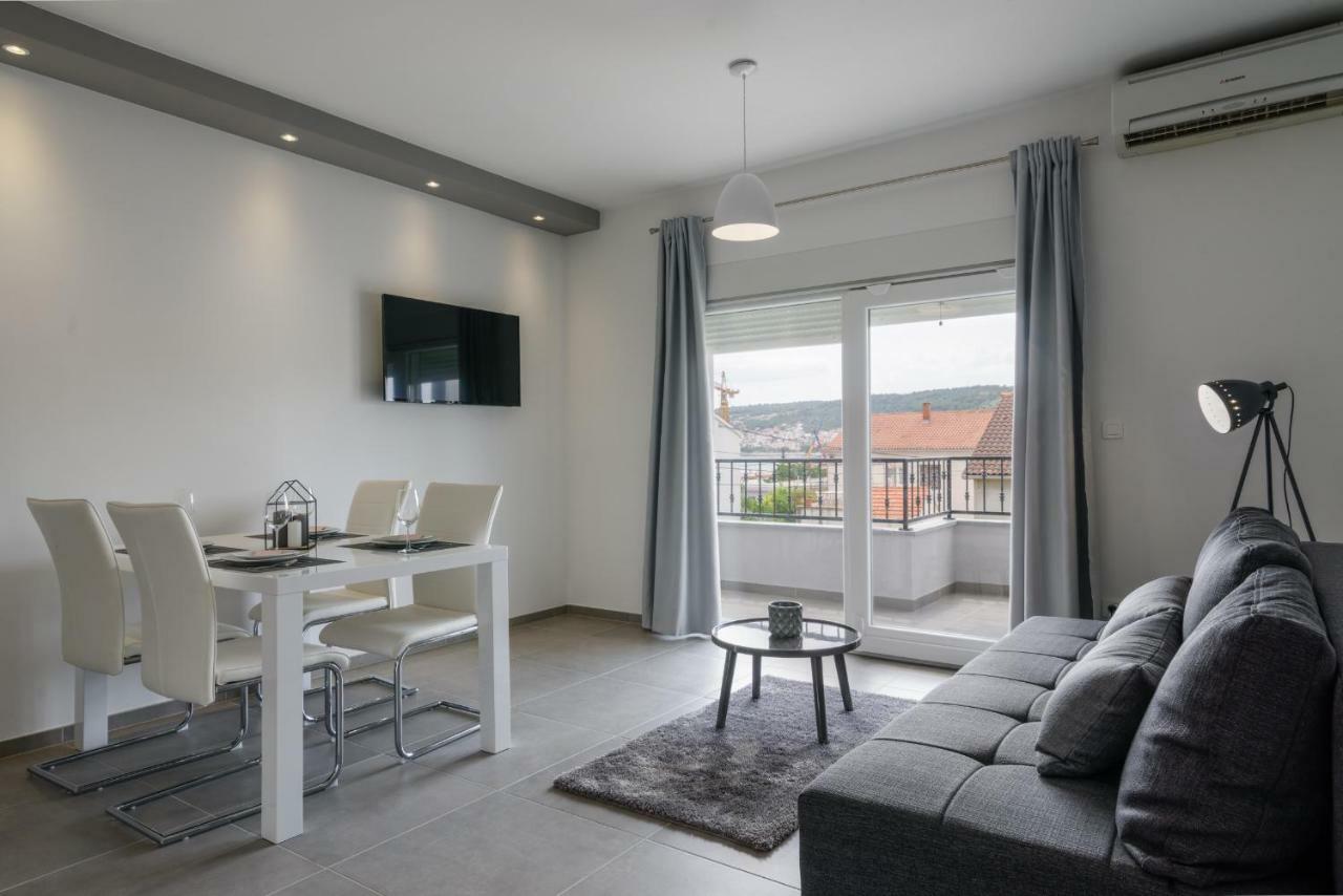 Villa Apartment Aa 2 Trogir Extérieur photo
