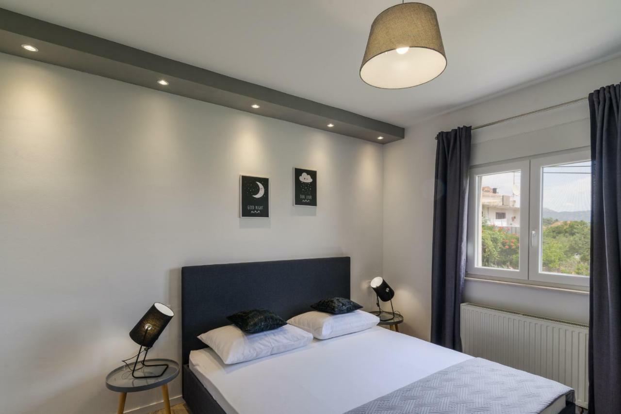 Villa Apartment Aa 2 Trogir Extérieur photo